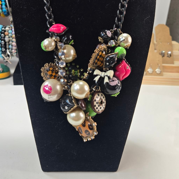 Betsey Johnson Heart Lip Pearl Charm Bib Statement Necklace Collectible Love - Picture 2 of 7